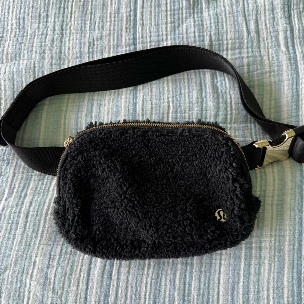 Lululemon Belt Bag - Fleece